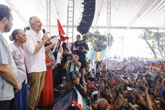 Cúpula dos Povos encerra mobilizações da COP30 com manifesto crítico e entrega de cartas à presidência da conferência