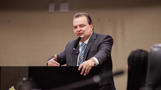 Max Russi homenageia profissionais que atuam no desenvolvimento e o cuidado com a população