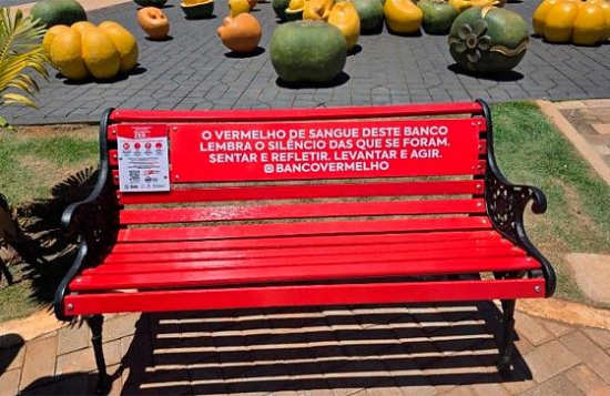 Bancos Vermelhos são inaugurados em Barra do Garças e Pontal do Araguaia como símbolo de combate ao feminicídio