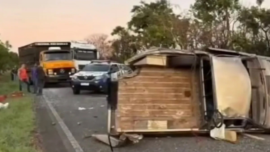 Casal de idosos morre em acidente grave na GO-221