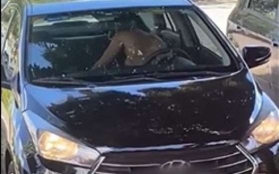 Casal é flagrado fazendo sexo dentro de carro na UFMT; vídeo