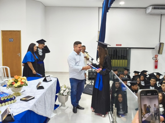  Formatura do 9º ano marca primeira turma do novo anfiteatro da ECIM profª Zélia dos Santos Diniz