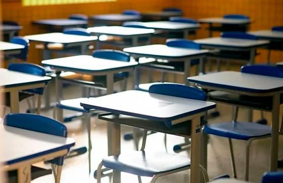 Prefeitura inocenta professora por 'relacionamento impróprio' com aluno em Campinápolis