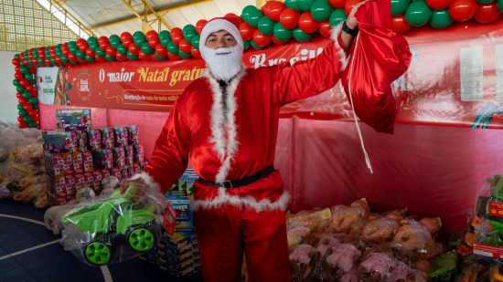 Natal do Bem reúne grande público e distribui 2.500 brinquedos para crianças de Aragarças