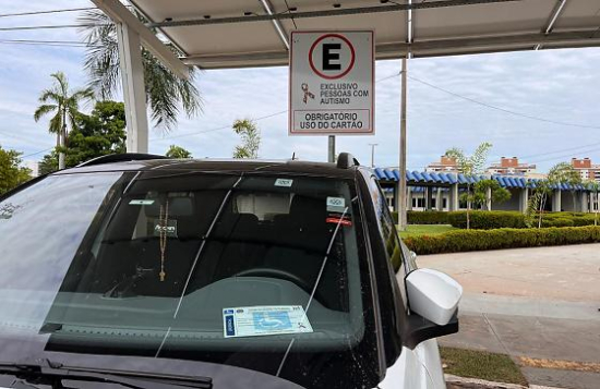 Detran-MT emite mais de 2.700 credenciais de estacionamento para pessoas com autismo