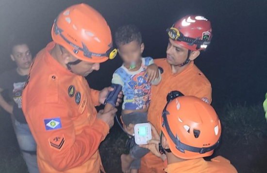 Corpo de Bombeiros localiza criança de quatro anos que desapareceu em área de mata