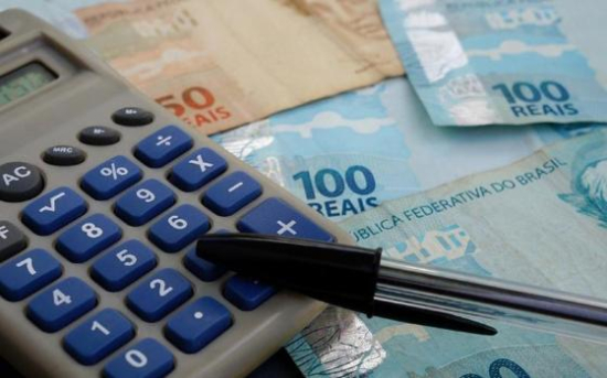 Gastos públicos superam arrecadação e devem fechar 2025 em R$ 5,2 trilhões