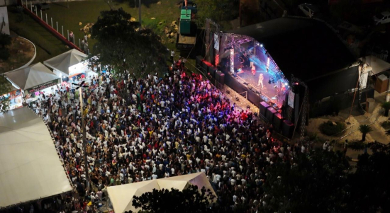 Cerca de 10 mil pessoas prestigiam primeira noite do Réveillon 2026 no Porto do Baé