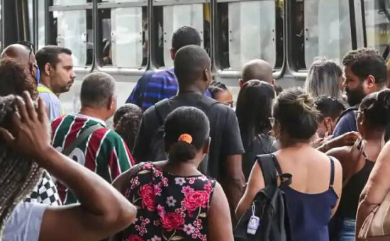 Seguro-desemprego é reajustado em 3,9% e novo teto passa a R$ 2.518,65