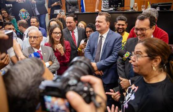 Servidores se mobilizam na ALMT e deputados garantem votação imediata do projeto da Revisão Geral Anual