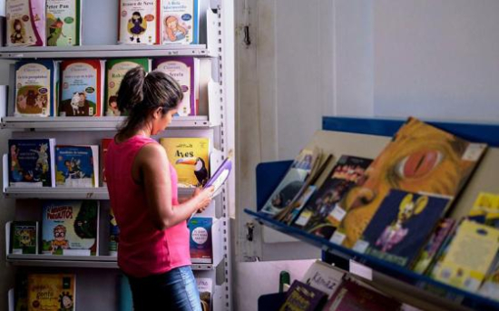 Seduc lança seletivo com vagas para bibliotecários e nutricionistas; inscrições são gratuitas