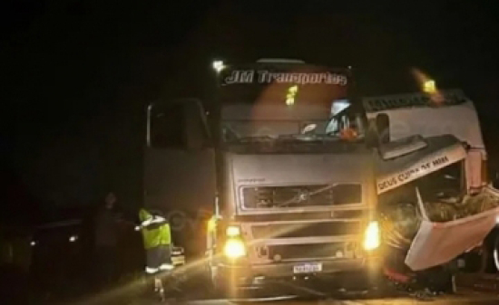 Grave acidente entre caminhão-baú e carreta bitrem é registrado na BR-163