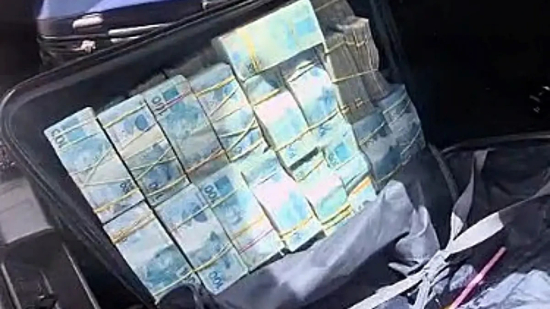 Advogado tenta subornar policiais para liberar R$ 1,7 milhão e vira alvo da PF