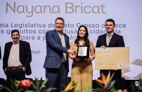Presidente Max Russi entrega prêmios do 1º Troféu Parlamento de Jornalismo