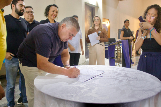Prefeito Dr. Adilson assina ordem de serviço para conclusão da creche no bairro Nova Barra