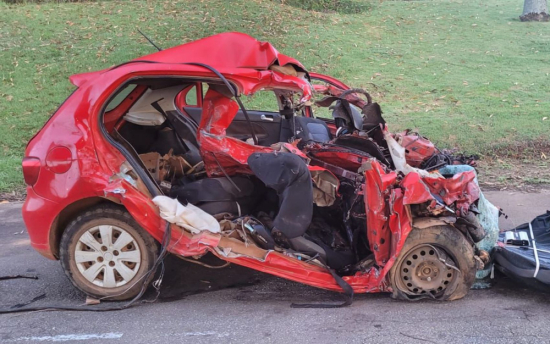 Acidente entre carro e carreta deixa cinco mortos na BR-414