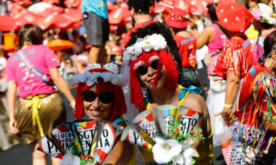 Carnaval de 2026 deve movimentar mais de 41 milhões de pessoas e impulsionar a economia