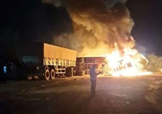 Motorista morre em acidente com três carretas na BR-163