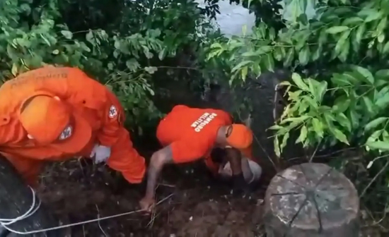 Mulher é resgatada pelos bombeiros após se afogar no Rio Araguaia em MT