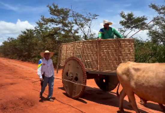 Carros de boi cruzam a BR-158 em um grito por dignidade e desenvolvimento no Norte Araguaia