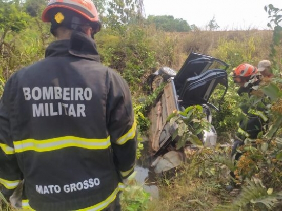 Motorista morre ao desviar de carro e cair de ribanceira na BR-163