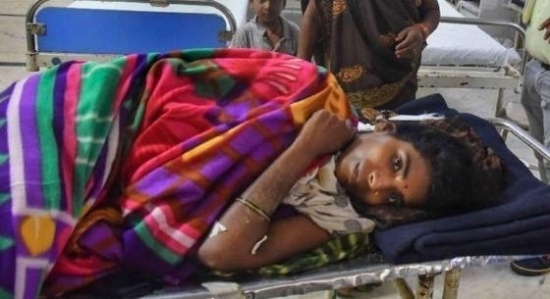 Mãe luta contra tigre com as próprias mãos para salvar o filho de um ano