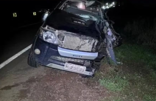 Idoso de 86 anos morre após colisão entre caminhonete e caminhão na MT-320