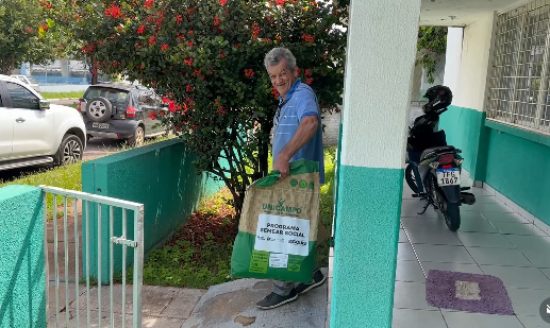 Prefeitura de Aragarças entrega kits de sementes a produtores da agricultura familiar