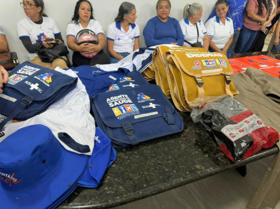 Prefeito Ricardo Galvão entrega novos uniformes para agentes de saúde e de endemias em Aragarças