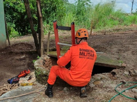 Corpo de Bombeiros salva adolescente de 15 anos após queda de cinco metros em cisterna