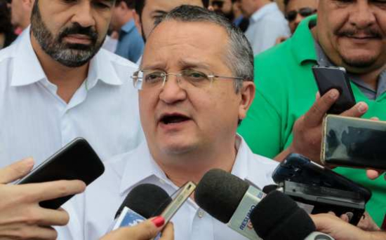 TRE mantém Pedro Taques proibido de fazer ataques à honra de Mauro Mendes