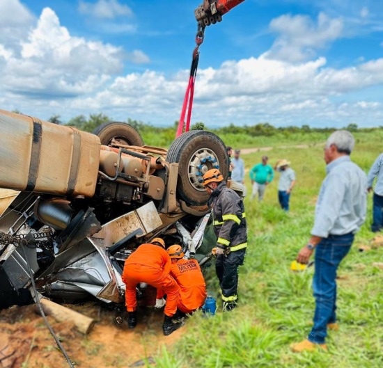 Corpo de Bombeiros socorre vítima presa em ferragens após acidente na MT-244