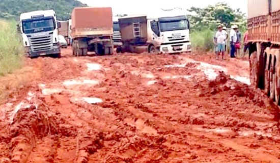 Trecho da BR-158 é interditado após chuvas e deixa motoristas ilhados