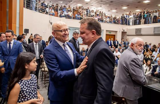 ALMT dá posse a Pivetta e consolida sucessão na direção do Executivo estadual