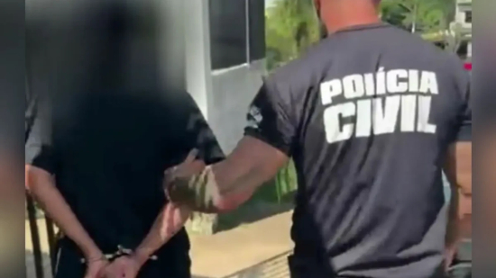 Mulher é presa por abandonar filhotes de cachorro expostos ao sol