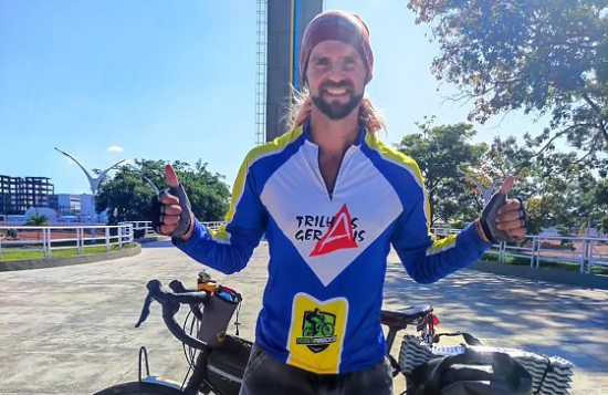 Da Bielorrússia ao Araguaia: ciclista que já rodou o mundo chega a Barra do Garças