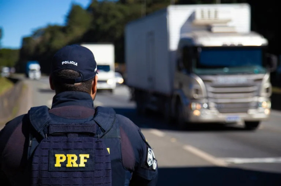 PRF impõe restrições a veículos de carga nas rodovias durante a Semana Santa