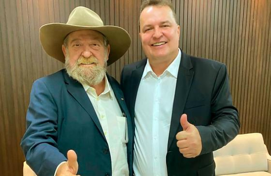 Barbudo se filia ao Podemos a convite de Max Russi