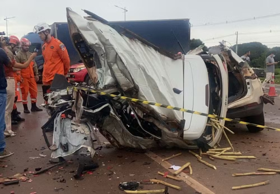 Tragédia na BR-163: colisão entre carro e caminhão deixa dois mortos