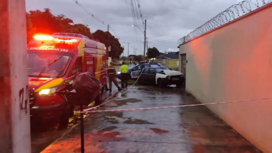 Motorista morre ao volante, atropela ciclista e causa sequência de colisões