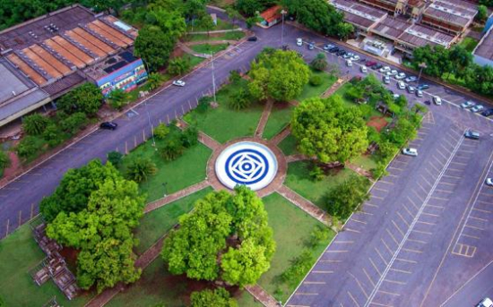 Professor aparece nu em reunião virtual com a reitora da UFMT; caso repercutiu nas redes sociais 