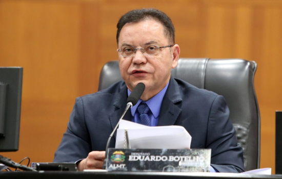 Mato Grosso proíbe uso de “deep nudes” com nova lei estadual