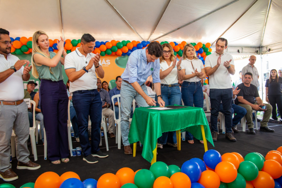 Entrega de casas populares é marcada por emoção e grande participação em Aragarças