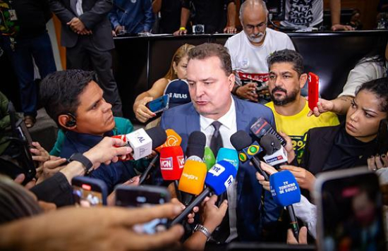Max nega articulação para reeleição e rebate fala de Abilio