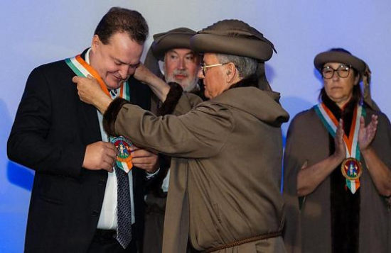 Max Russi é homenageado por associação internacional de produtores de queijo