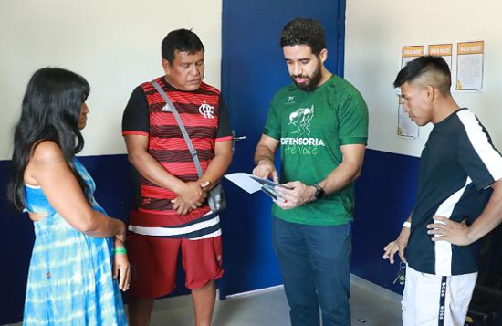 Após erro em registro, indígena busca reconhecer a própria mãe em documentos oficiais