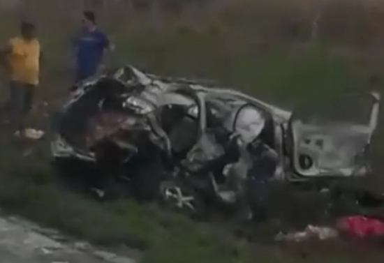 Quatro adultos e uma criança morrem em acidente entre carreta e carro na BR-163 em MT