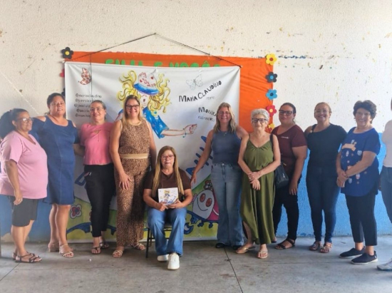 Roda de conversa com escritora emociona alunos em Aragarças