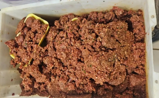 Procon apreende mais de 215 kg de alimentos impróprios em supermercado