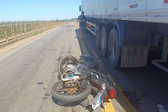 Motociclista morre após colisão com carreta na BR-070